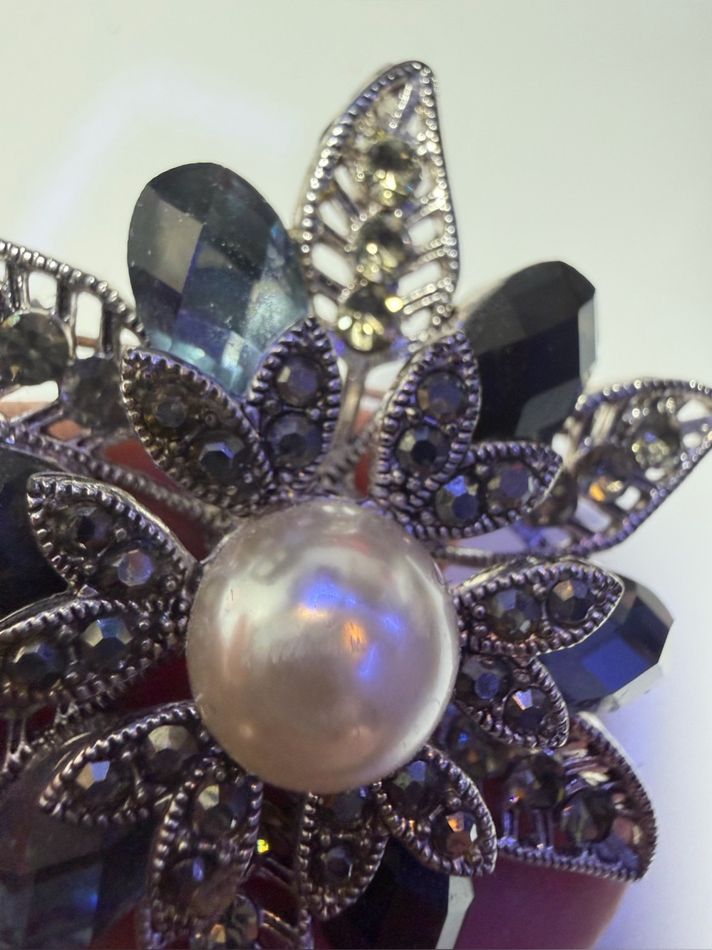 Vintage-Inspired Pearl & Black Crystal Flower Brooch - Picture 3 of 7